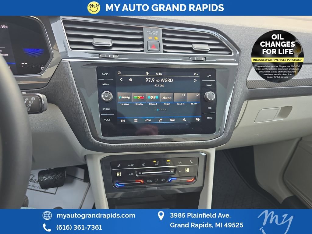 Used 2023 Volkswagen Tiguan SE w/ Panoramic Sunroof Package image 21