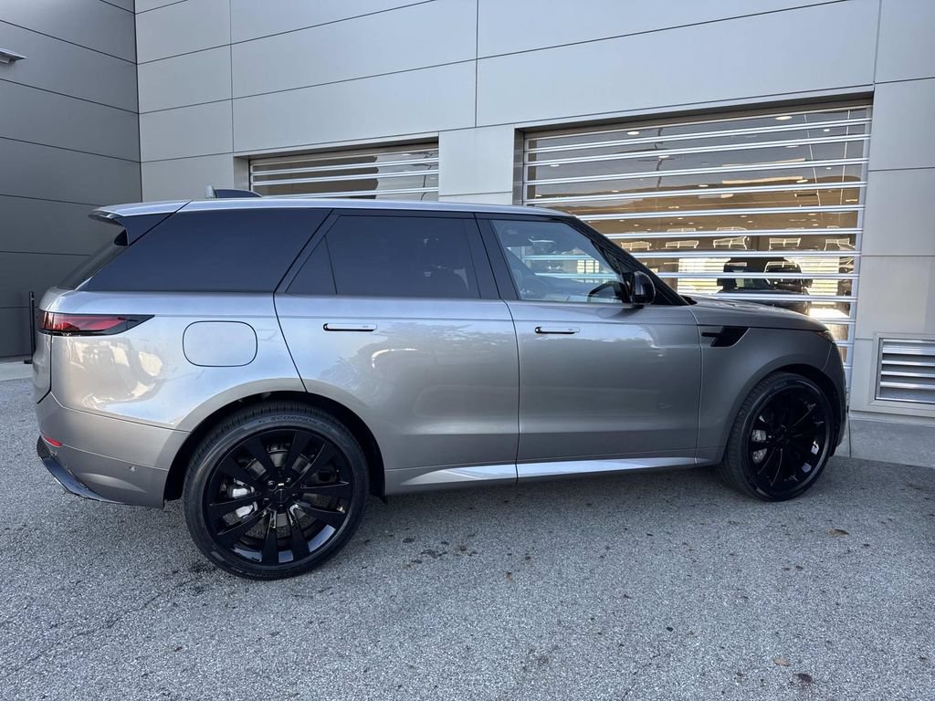 New 2026 Land Rover Range Rover Sport Dynamic SE AWD/4WD image 9