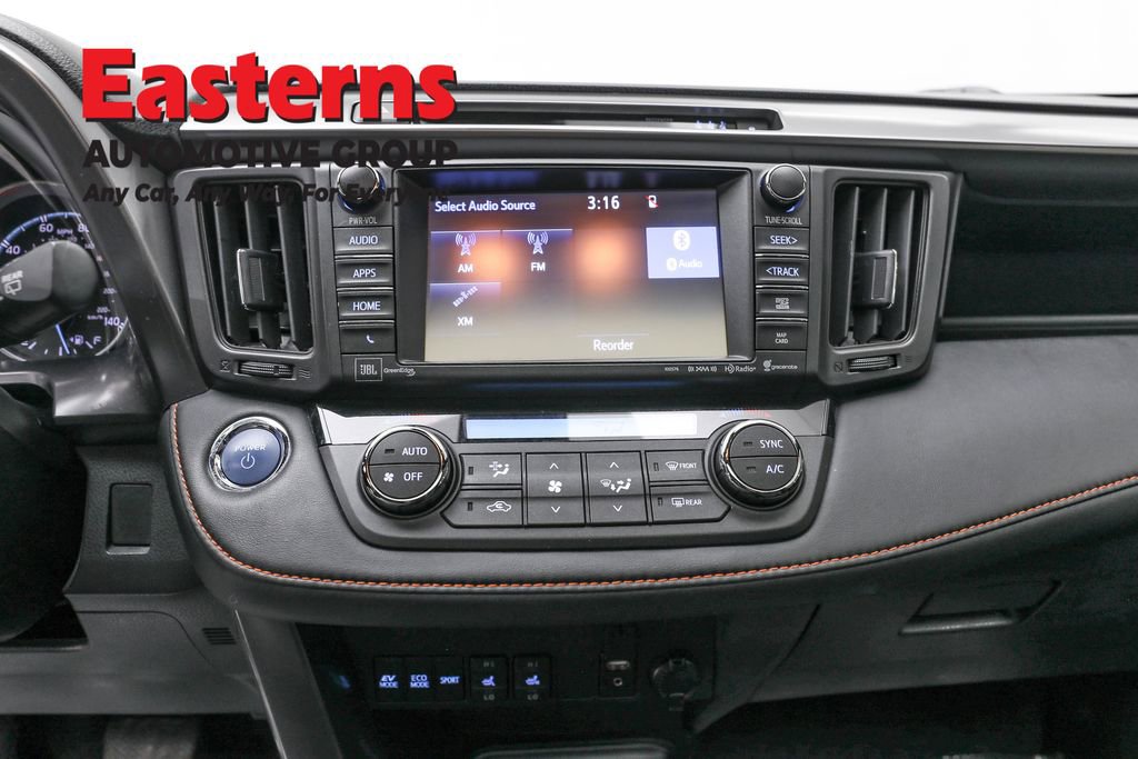 Used 2018 Toyota RAV4 SE image 12