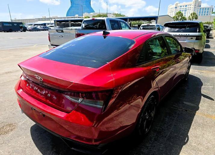 Used 2022 Hyundai Elantra SEL FWD image 2
