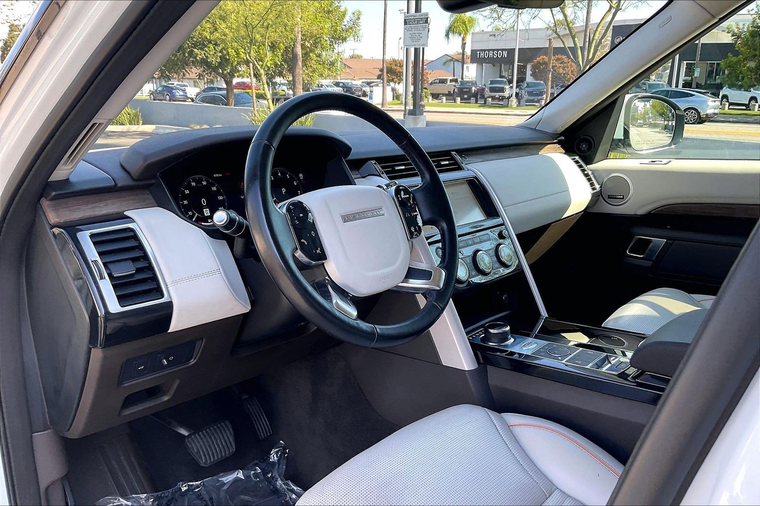 Used 2019 Land Rover Discovery HSE AWD/4WD image 17