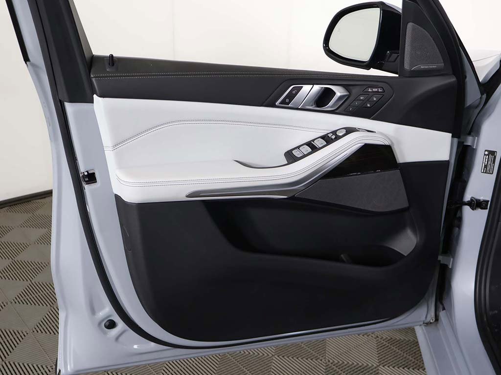 Used 2024 BMW X7 xDrive40i w/ Executive Package image 27