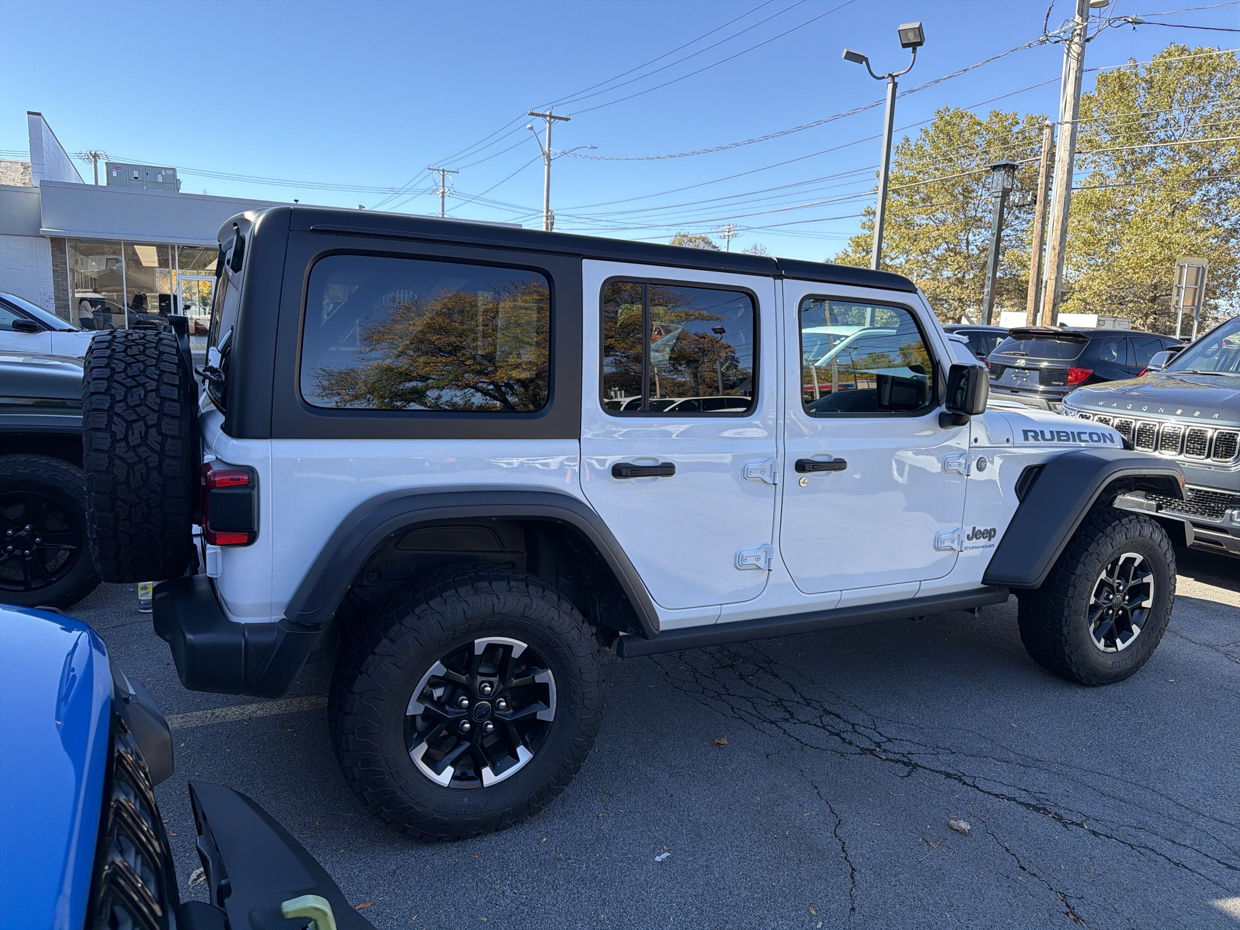 Used 2024 Jeep Wrangler Unlimited Rubicon 4xe w/ Technology Group AWD/4WD image 6