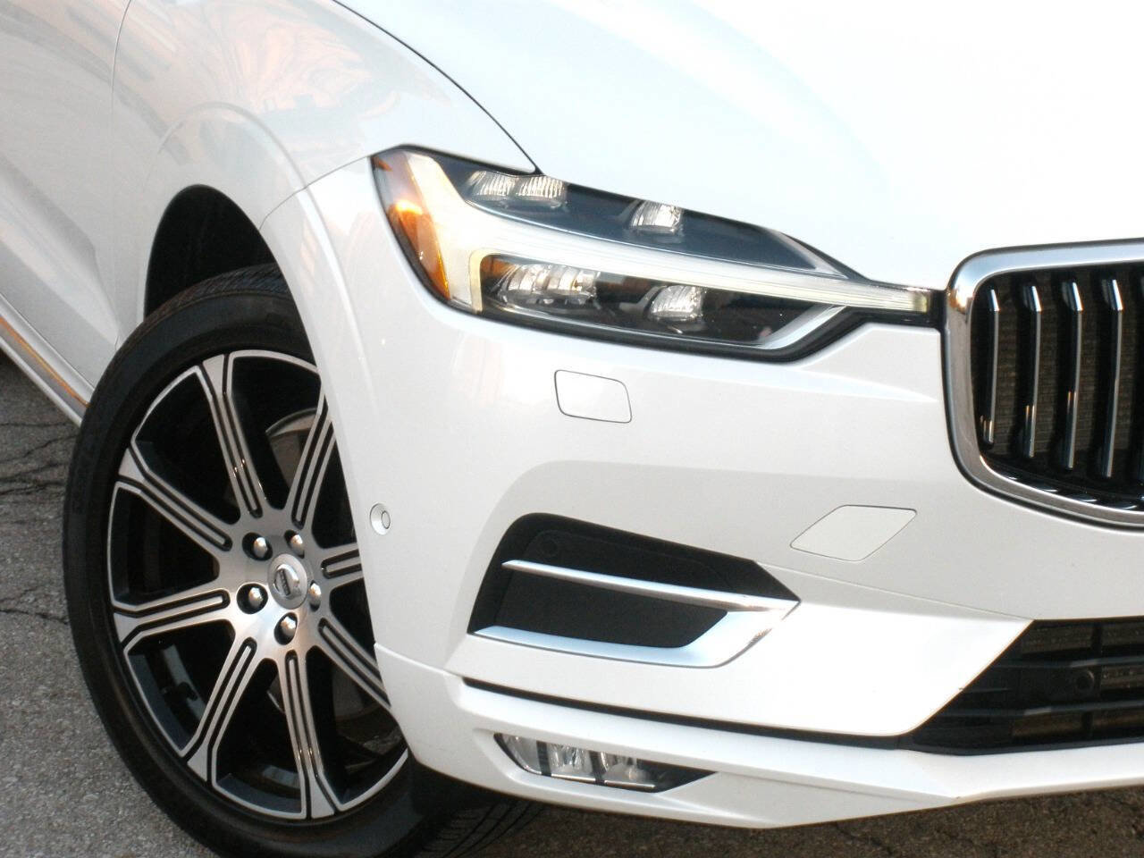 Used 2018 Volvo XC60 T6 Inscription w/ Advanced Package AWD/4WD image 3