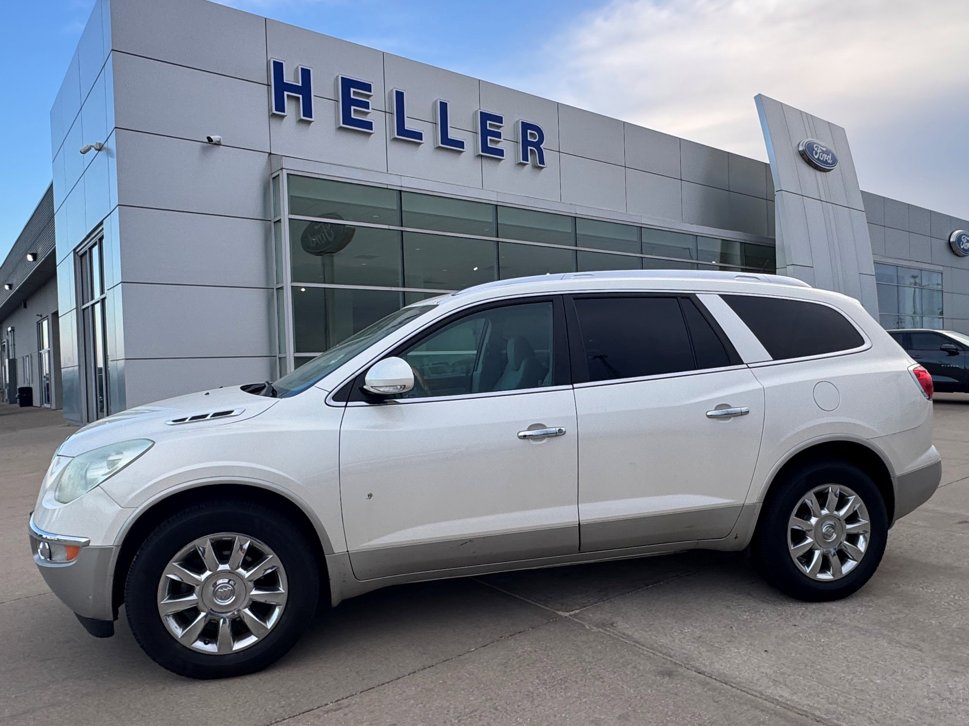 Used 2011 Buick Enclave CXL FWD image 3
