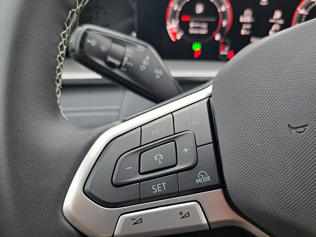 New 2026 Volkswagen Tiguan SE image 14