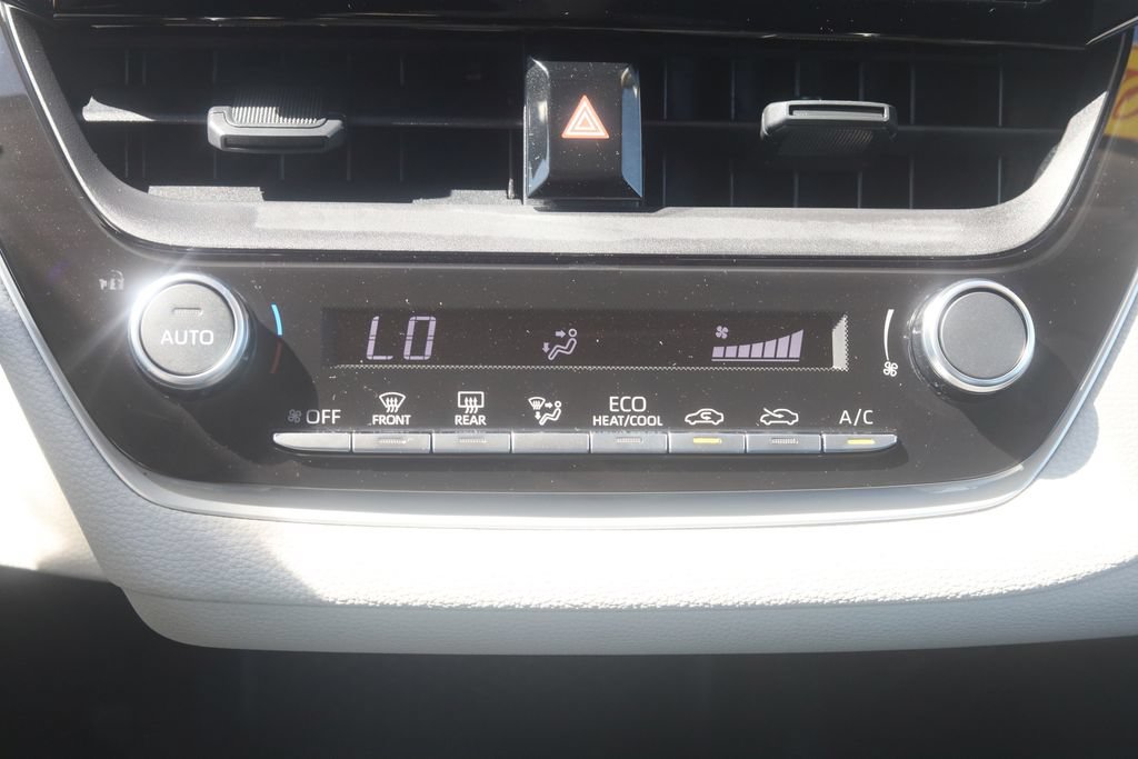 Used 2025 Toyota Corolla LE AWD/4WD image 8