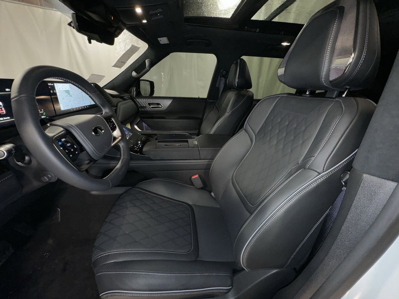 Used 2025 INFINITI QX80 Autograph w/ Premium Cargo Package image 3