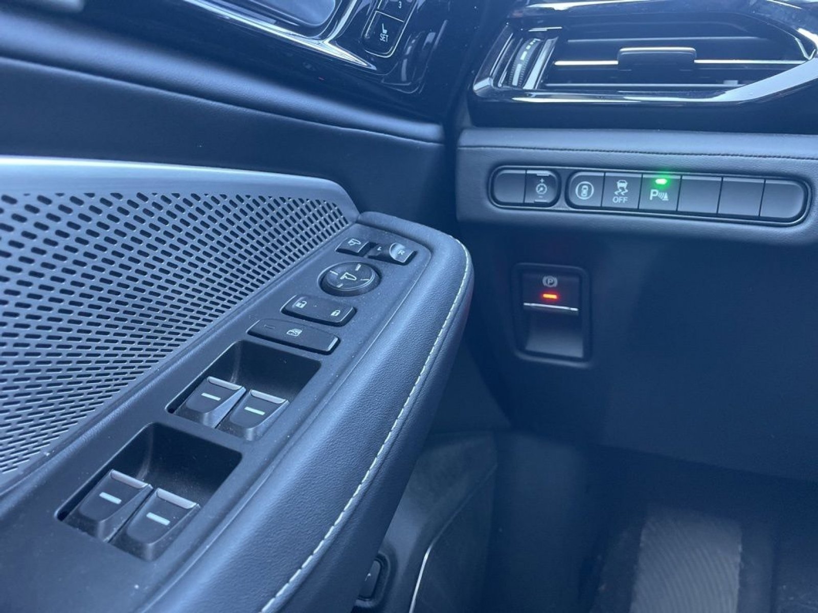 Used 2023 Acura MDX w/ Technology Package image 15