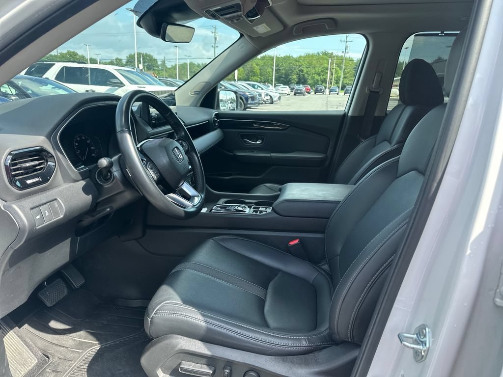 Used 2025 Honda Pilot Touring image 10