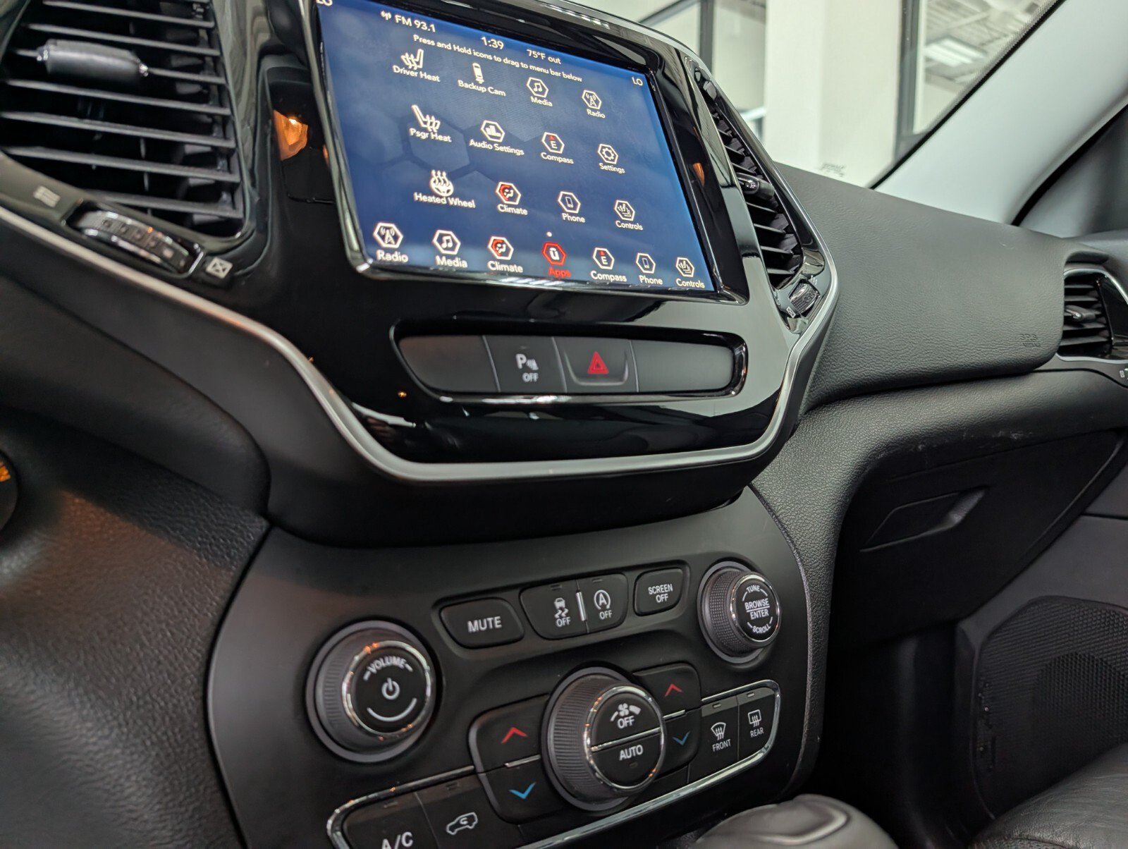 Used 2019 Jeep Cherokee Limited AWD/4WD image 21