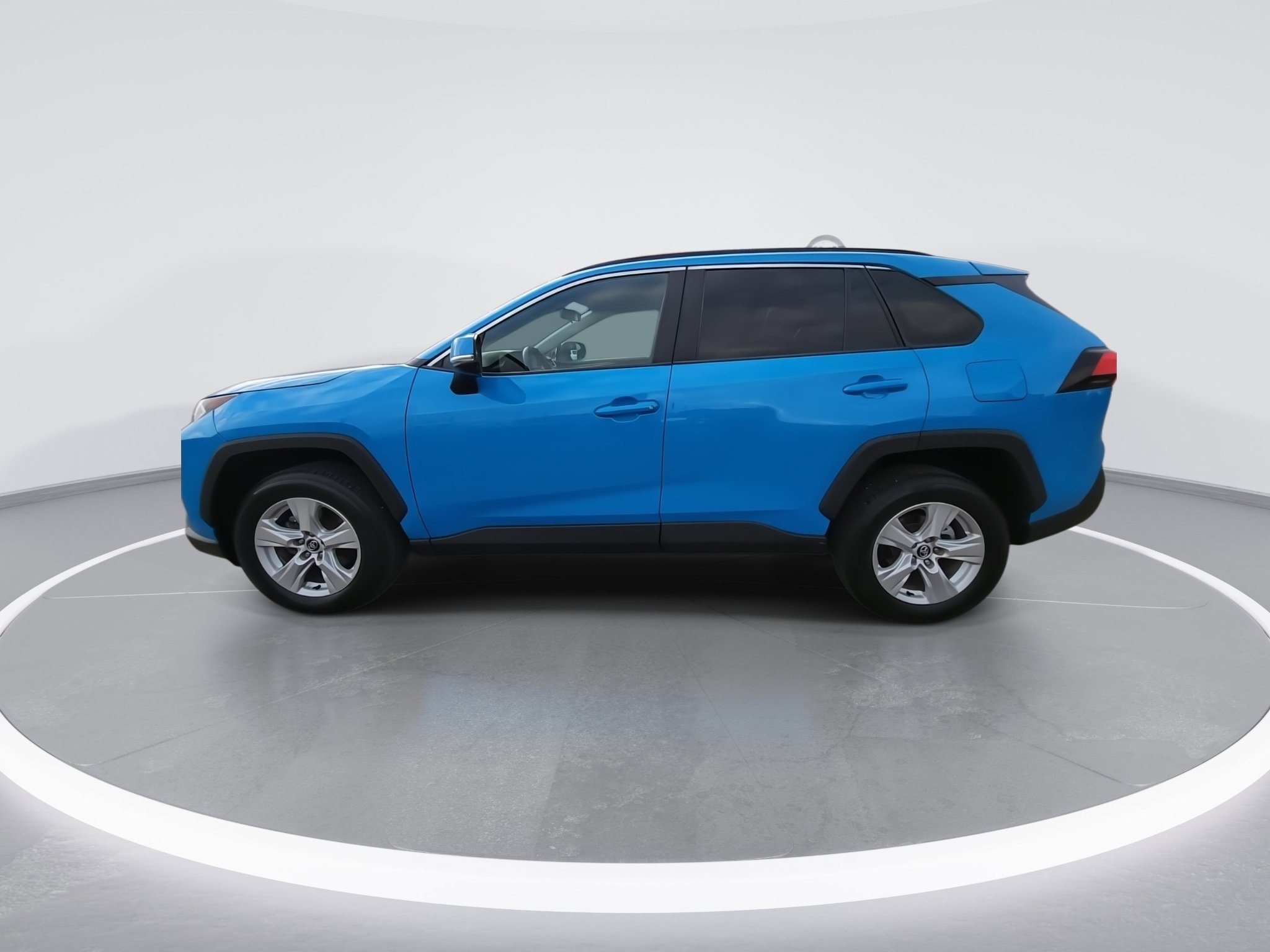 Used 2021 Toyota RAV4 XLE image 5