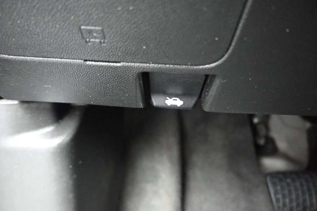 Used 2025 Chevrolet Trax LS FWD image 23