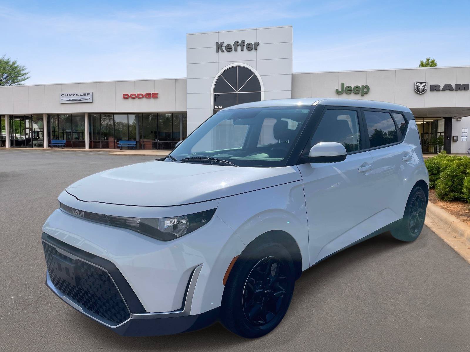 Used 2023 Kia Soul LX w/ LX Technology Package FWD image 1