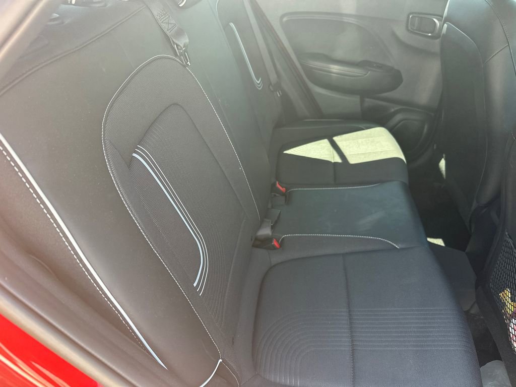 Used 2022 Hyundai Venue Limited image 14
