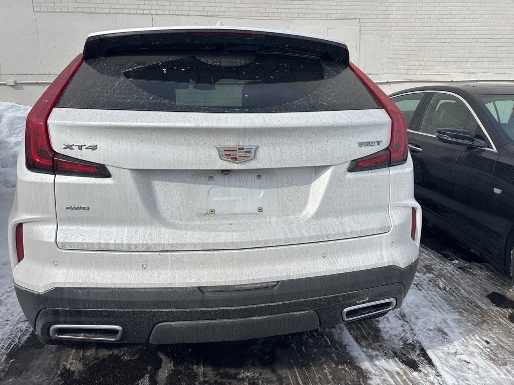 Used 2024 Cadillac XT4 Premium Luxury image 2