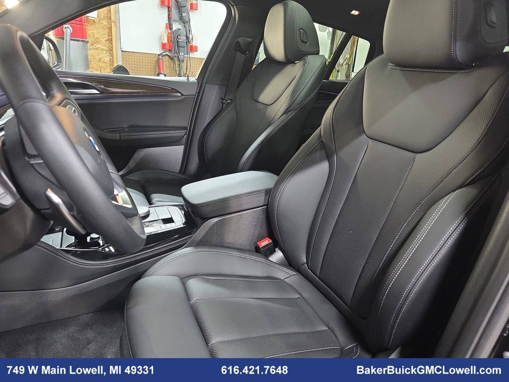 Used 2025 BMW X4 xDrive30i image 16