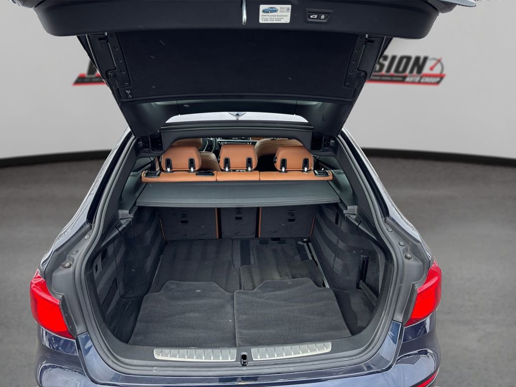 Used 2017 BMW 330i Gran Turismo xDrive image 11