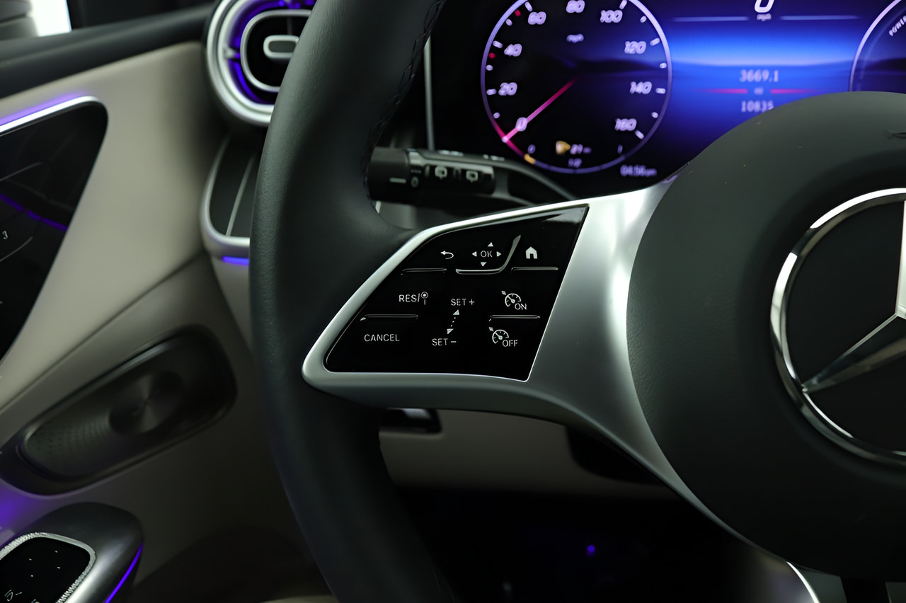 Certified 2025 Mercedes-Benz GLC 350e 4MATIC image 10