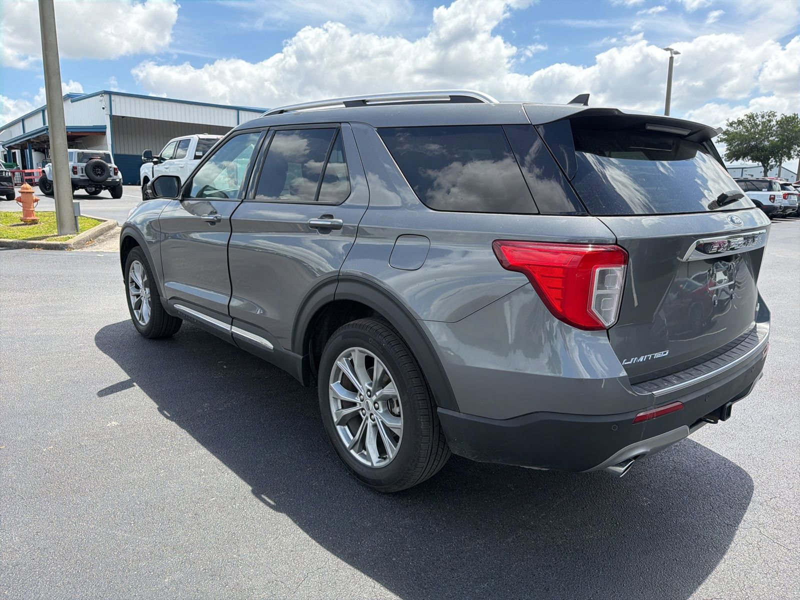 Used 2023 Ford Explorer Limited w/ Limited Technology Package image 10