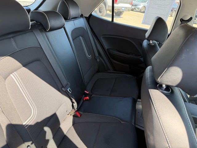 Used 2023 Hyundai Venue Limited image 18