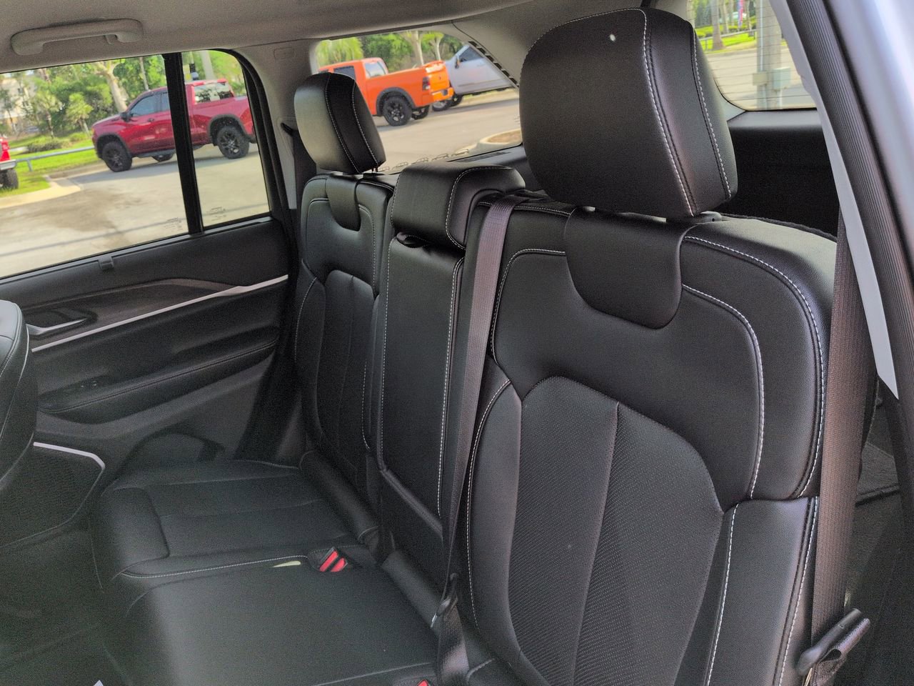 Used 2023 Jeep Grand Cherokee Limited w/ Luxury Tech Group II RWD image 13