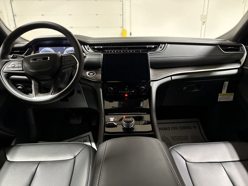 New 2025 Jeep Grand Cherokee Limited image 12