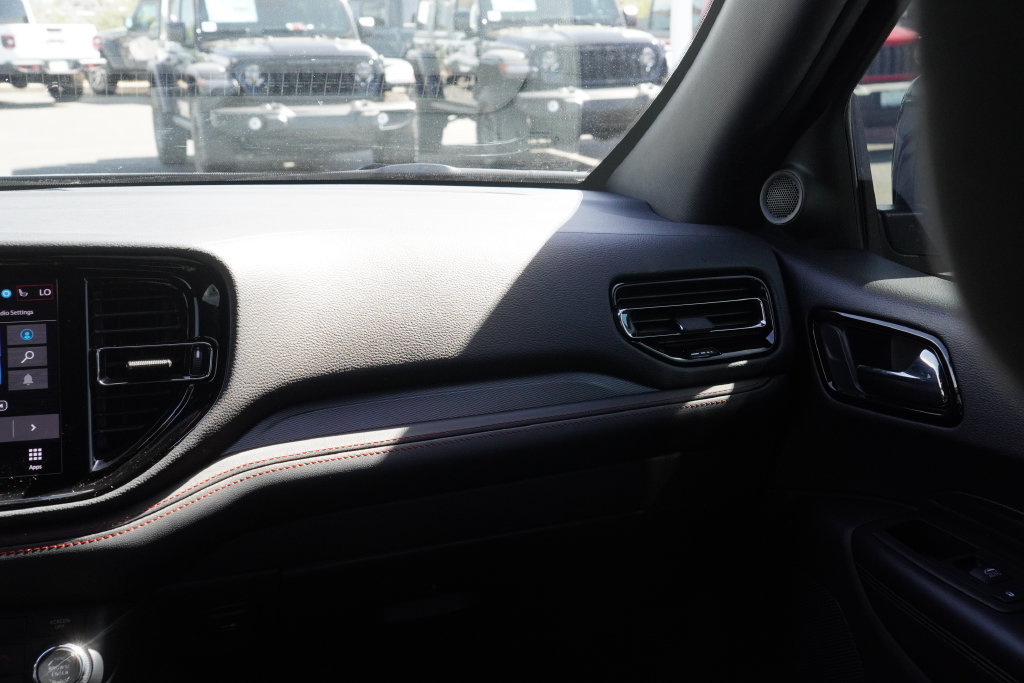Certified 2025 Dodge Durango GT w/ Blacktop Package RWD image 36