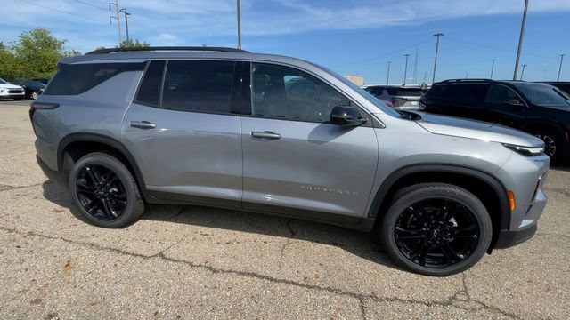 New 2026 Chevrolet Traverse LT w/ Driver Confidence Package AWD/4WD image 3
