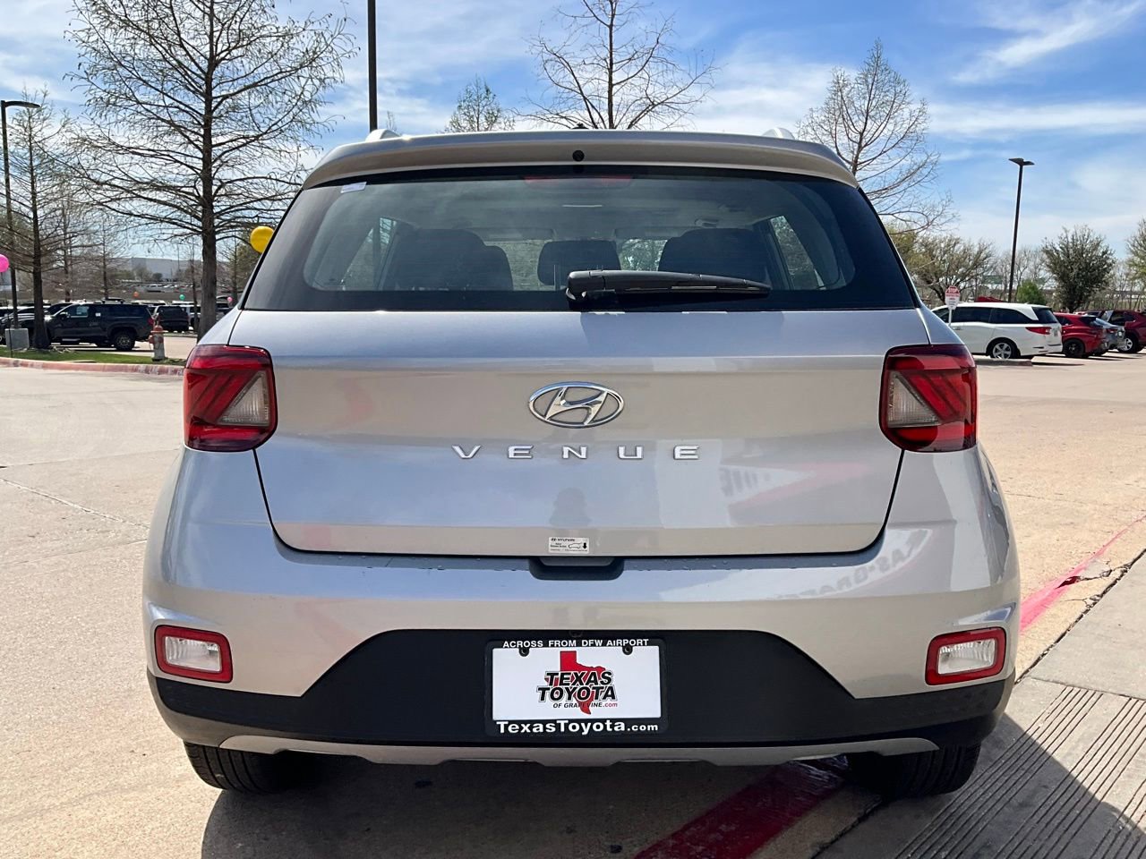 Used 2025 Hyundai Venue SEL image 7