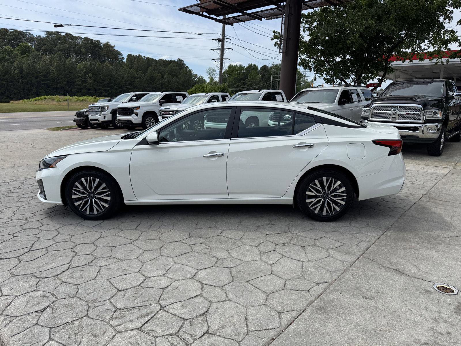 Used 2025 Nissan Altima 2.5 SV w/ SV Premium Package FWD image 9