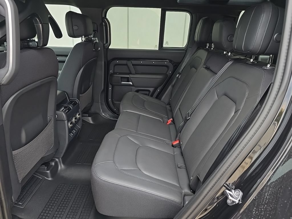 New 2026 Land Rover Defender 110 V8 AWD/4WD image 8