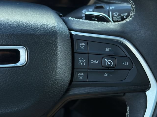 Used 2024 Jeep Grand Cherokee Altitude AWD/4WD image 27
