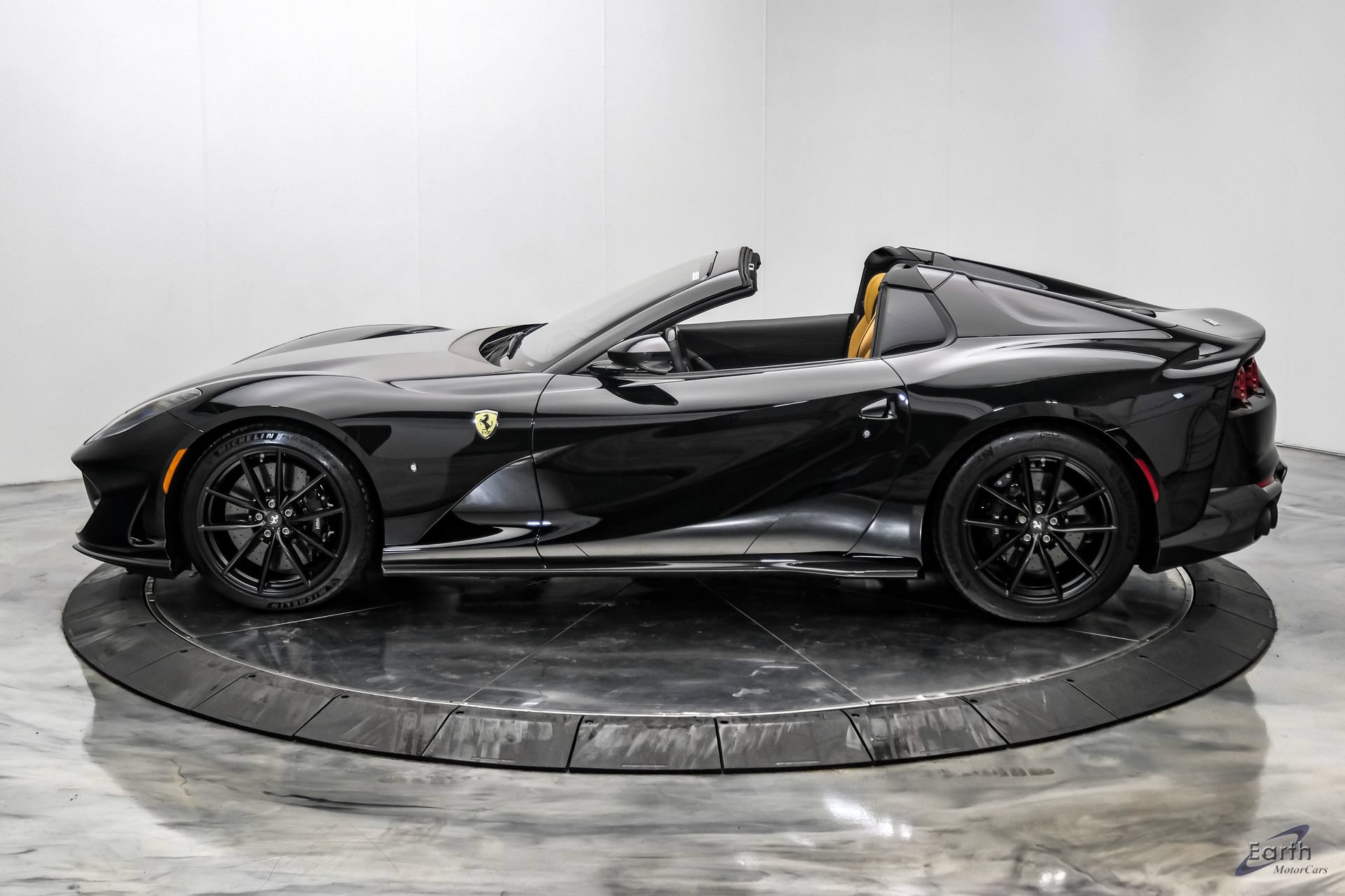 Used 2022 Ferrari 812 GTS RWD image 9