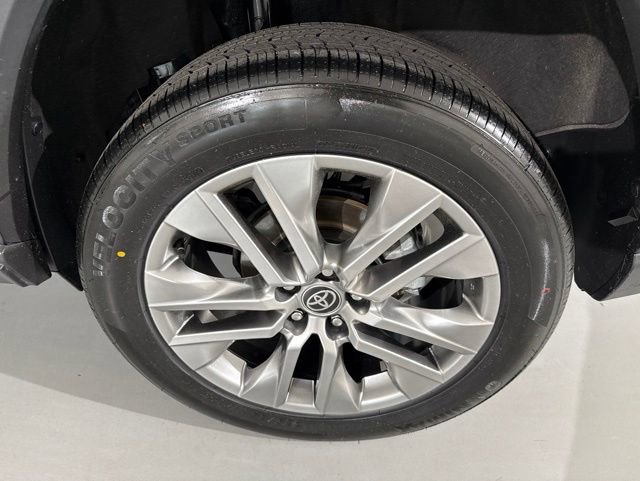 Used 2023 Toyota RAV4 XLE Premium FWD image 8