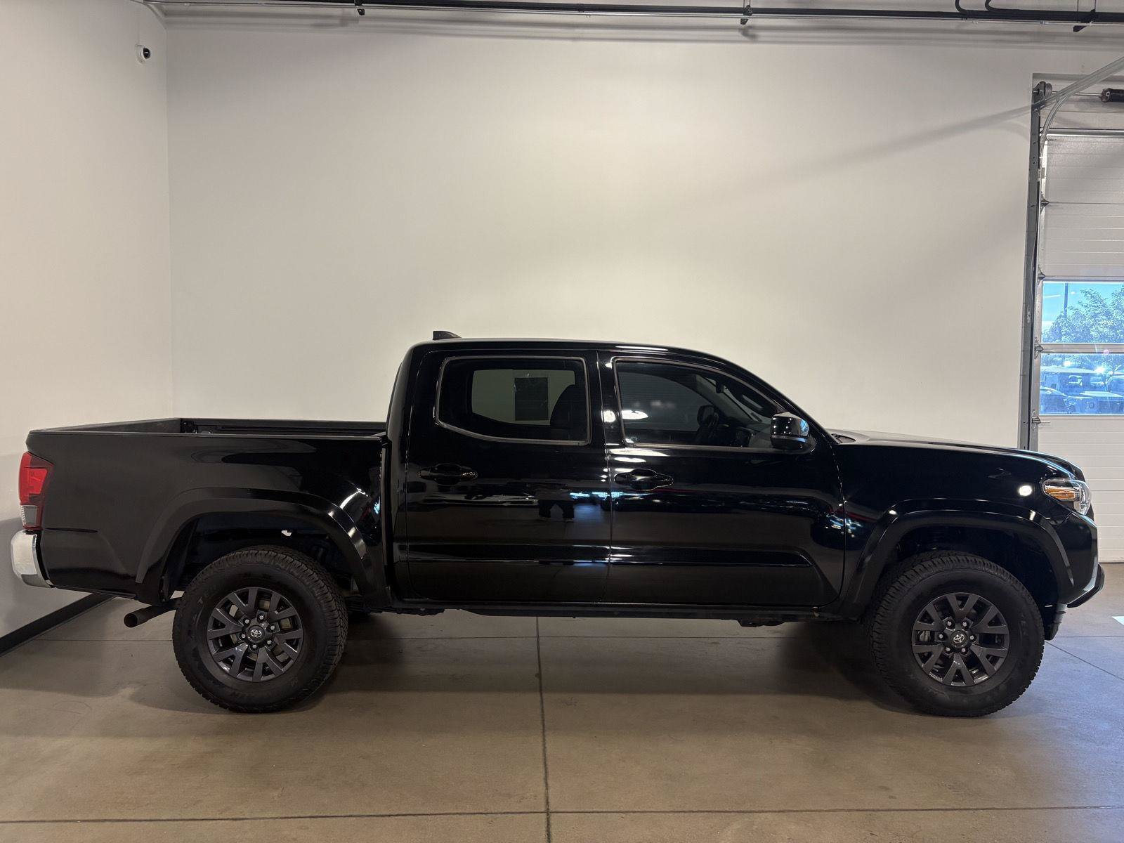 Used 2023 Toyota Tacoma SR5 AWD/4WD image 2
