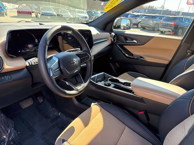 Used 2025 Chevrolet Equinox ACTIV w/ Safety and Technology Package image 16