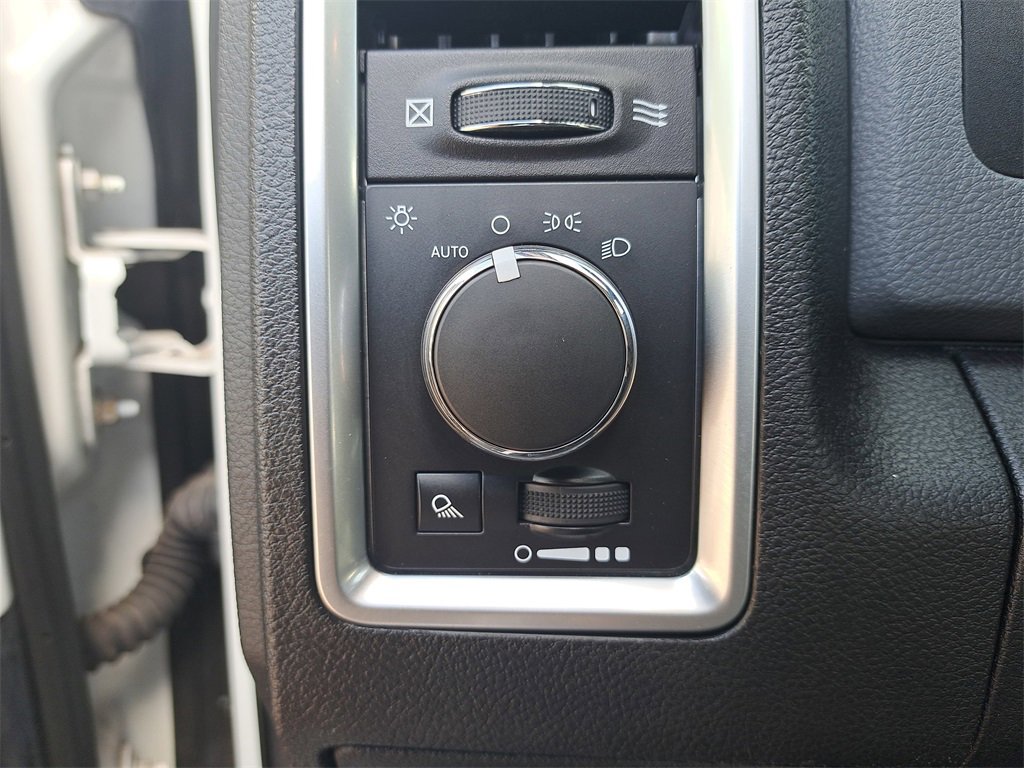 Used 2014 RAM 1500 Classic SLT image 23