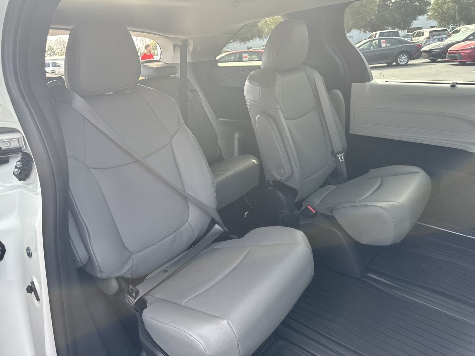 New 2025 Toyota Sienna XLE w/ XLE Plus Package FWD image 30
