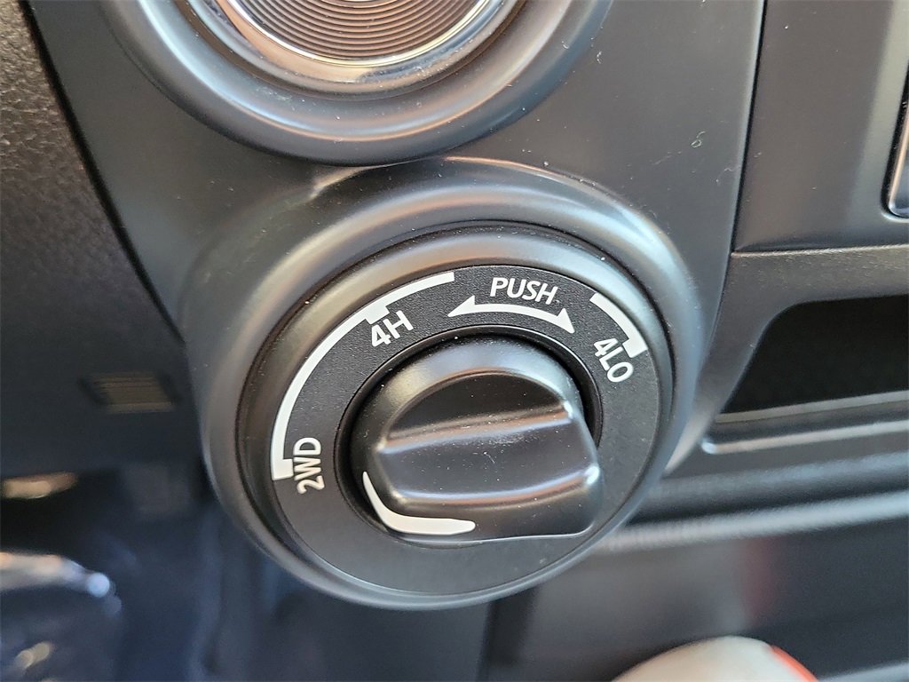Used 2023 Nissan Titan SV image 7