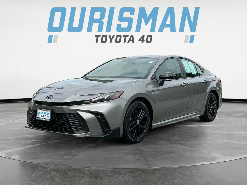 Used 2025 Toyota Camry SE FWD image 3