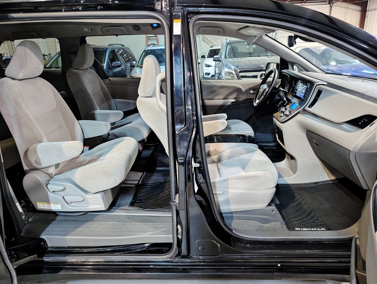 Used 2020 Toyota Sienna LE AWD/4WD image 24