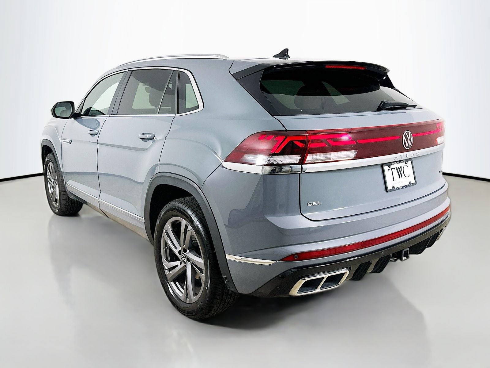 Used 2024 Volkswagen Atlas Cross Sport SEL R-Line AWD/4WD image 7
