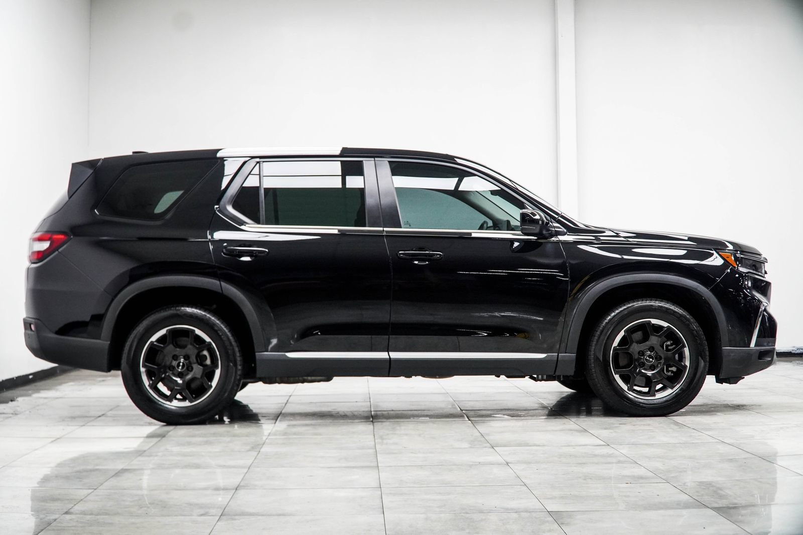 Used 2025 Honda Pilot EX-L image 8