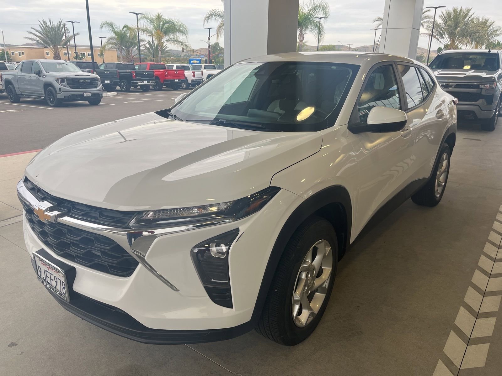 Used 2024 Chevrolet Trax LS w/ LS Convenience Package image 4