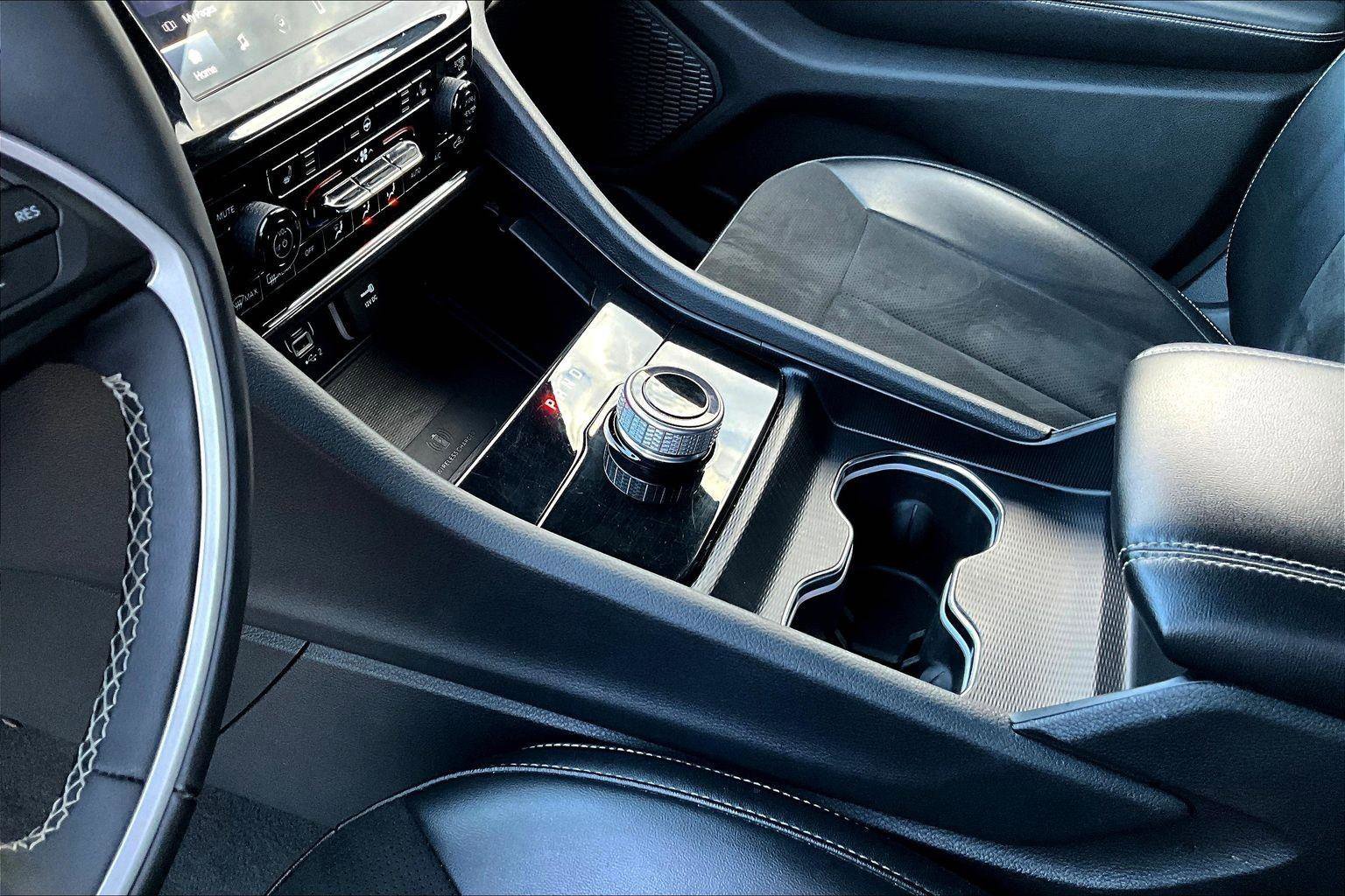 Used 2023 Jeep Grand Cherokee Altitude image 15