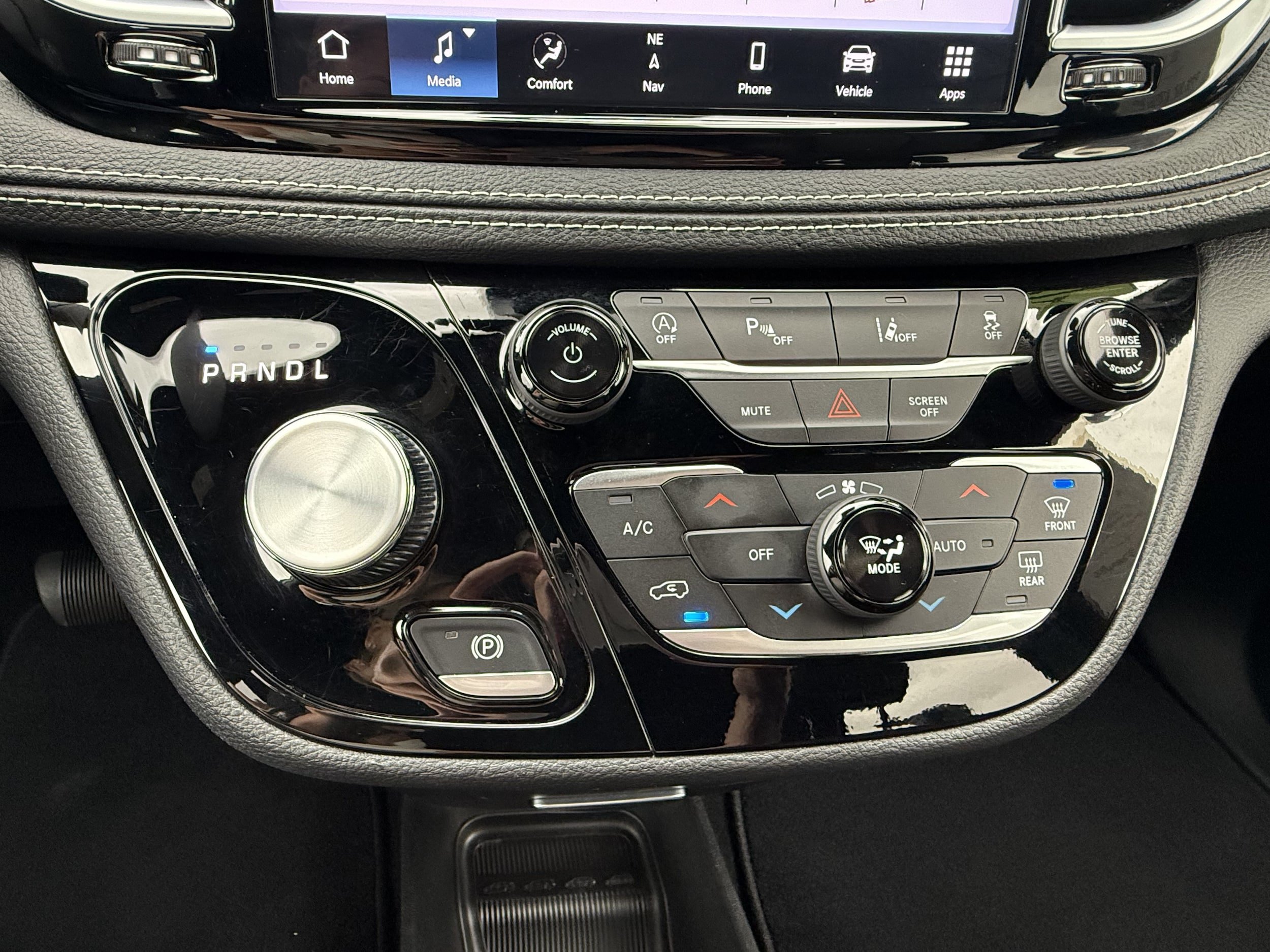 Used 2025 Chrysler Pacifica Select FWD image 32
