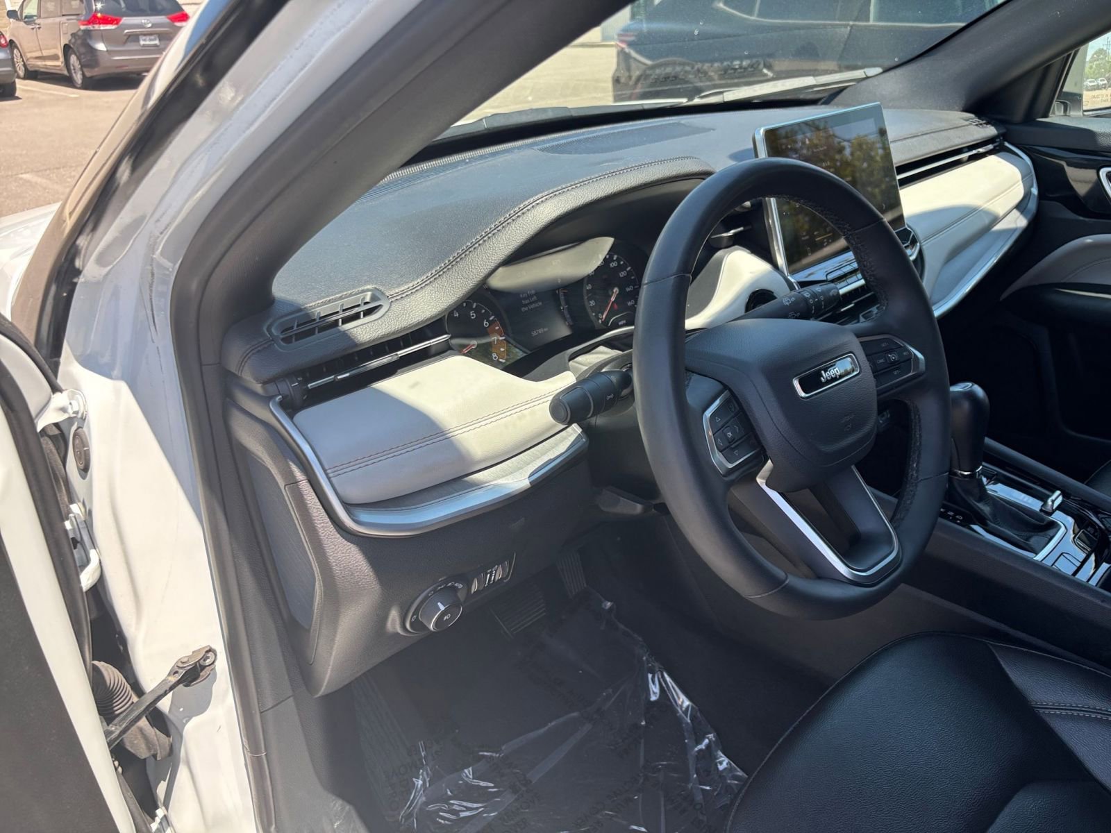 Used 2025 Jeep Compass Limited AWD/4WD image 36