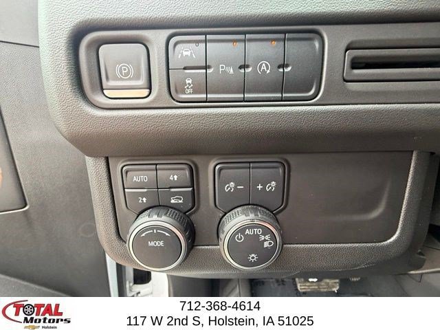 Used 2023 Chevrolet Suburban RST AWD/4WD image 21