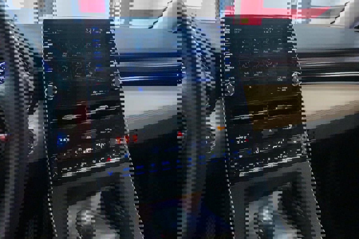 Used 2021 Toyota Avalon XLE w/ Moonroof Package image 20